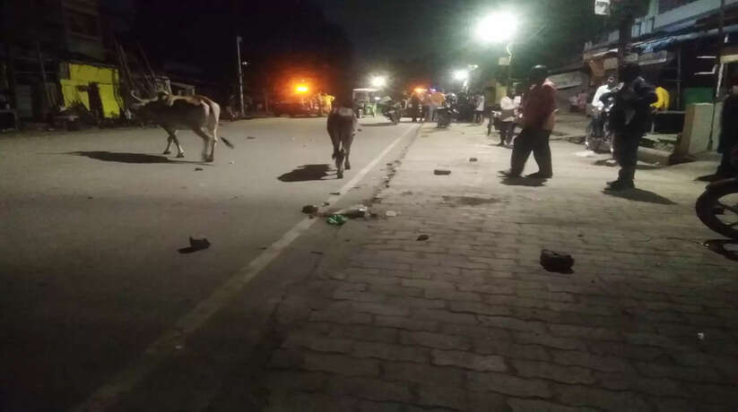 वाराणसी आदमपुर थाना अंतर्गत दो गुटों में हुये पथराव के मामले में पांच नामजद और आठ अज्ञात लोगों के खिलाफ मुकदमा दर्ज