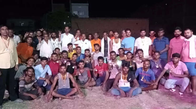 Chandauli News: चन्दौली में नाग पंचमी के अवसर पर खेला गया कबड्डी मैच, फुटिया की टीम 21-16 से विजई