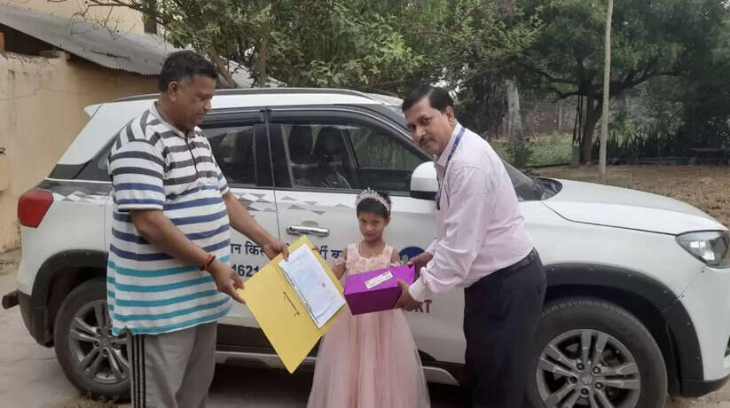 पौत्री के जन्मदिन पर दादा ने दिया 18 लाख का बीमा तोहफा