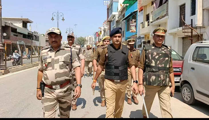 आगामी लोकसभा चुनाव और त्योहारों को लेकर गोरखनाथ पुलिस सतर्क, सीआईएसएफ के जवानों के साथ गोरखनाथ पुलिस ने किया फ्लैग मार्च