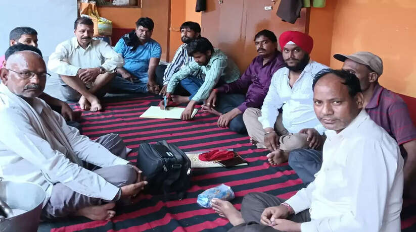 वाराणसी में यूपी आटो रिक्शा थ्री व्हीलर चालक यूनियन की हुई बैठक, विभिन्न मुद्दों को लेकर हुई चर्चा
