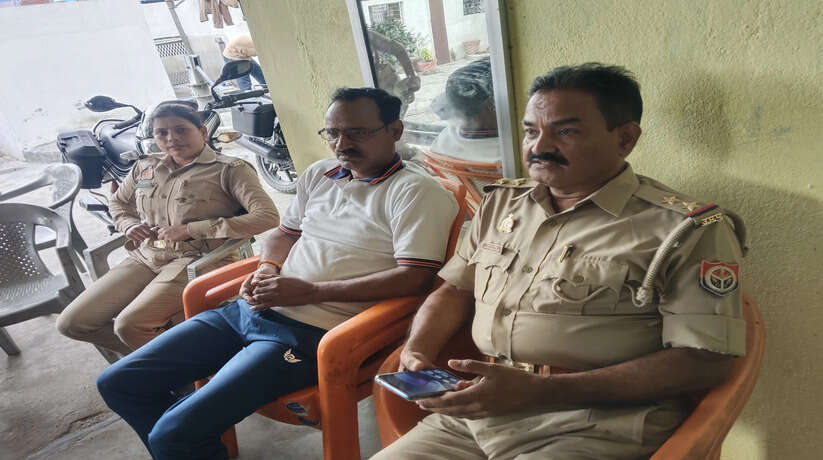 चंदौली में क्षत्रिय महासभा युवा प्रदेश अध्यक्ष हाउस अरेस्ट! फूलपुर जाने से रोका, मनीषचंदौली में क्षत्रिय महासभा युवा प्रदेश अध्यक्ष हाउस अरेस्ट! फूलपुर जाने से रोका, मनीष सिंह हत्याकांड से जुड़ा मामला सिंह हत्याकांड से जुड़ा मामला