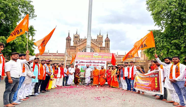 काशी प्रांत में "परिसर चलो अभियान" के अंतर्गत वाराणसी महानगर ने दुद्धी से चल रहे रथ का जोर-शोर से किया स्वागत।