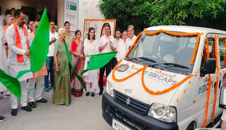 वाराणसी में आधुनिक इलेक्ट्रोथेरेपी मशीनों से बुजुर्गों का किया जा रहा इलाज