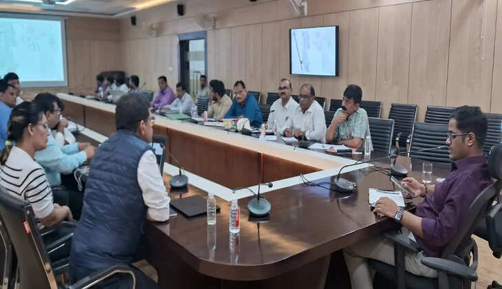Varanasi News:&nbsp;वाराणसी विकास प्राधिकरण के उपाध्यक्ष पुलकित गर्ग द्वारा प्राधिकरण सभागर में प्रो-पुअर परियोजना का चल रहे विकास कार्य के सम्बन्ध में समीक्षा की गयी बैठक &nbsp;&nbsp;