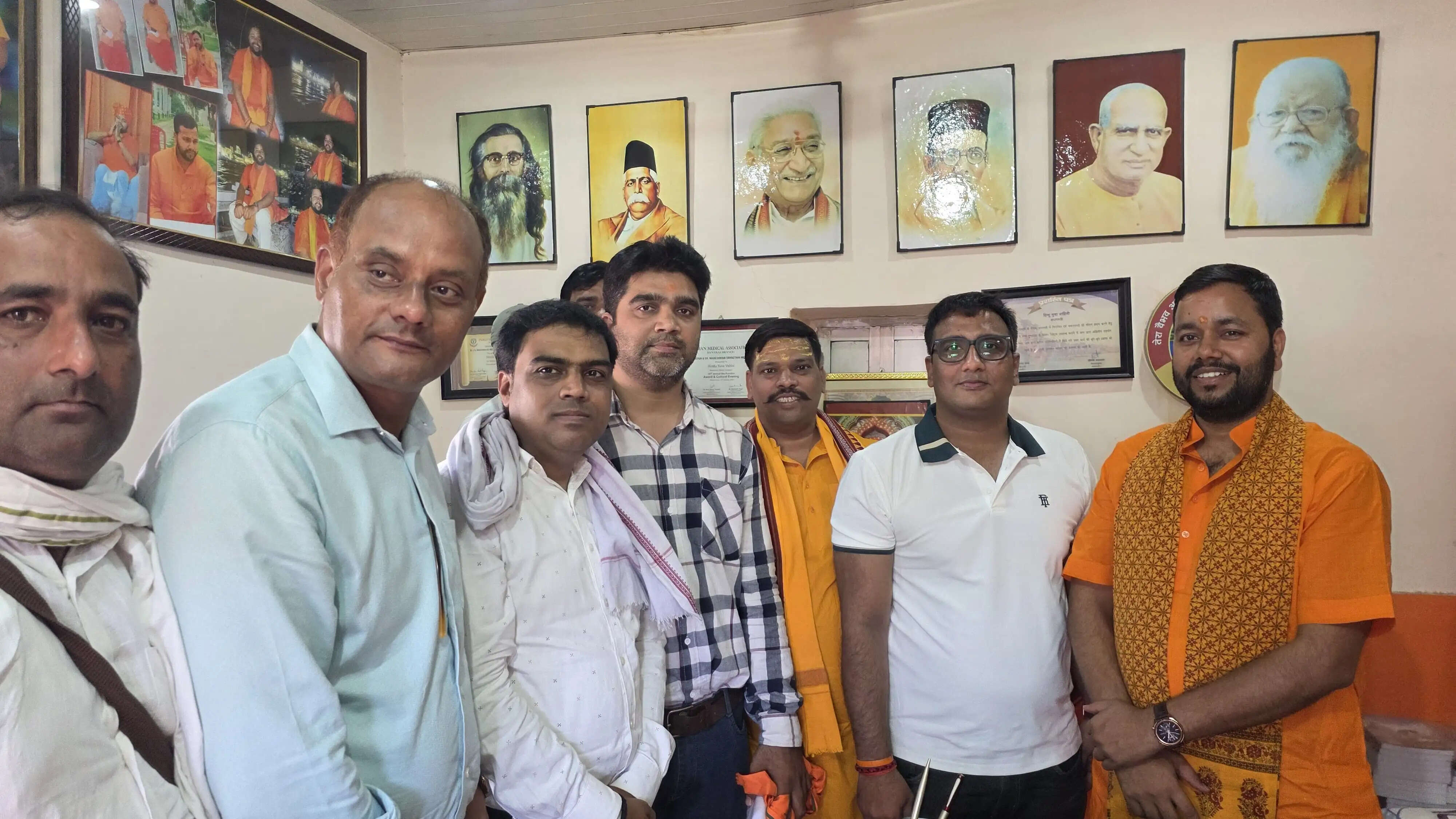 योगी आदित्यनाथ के पदचिन्हों पर चल रहे अम्बरीष सिंह भोला, जनसुनवाई कर सुनीं लोगों की समस्याएं