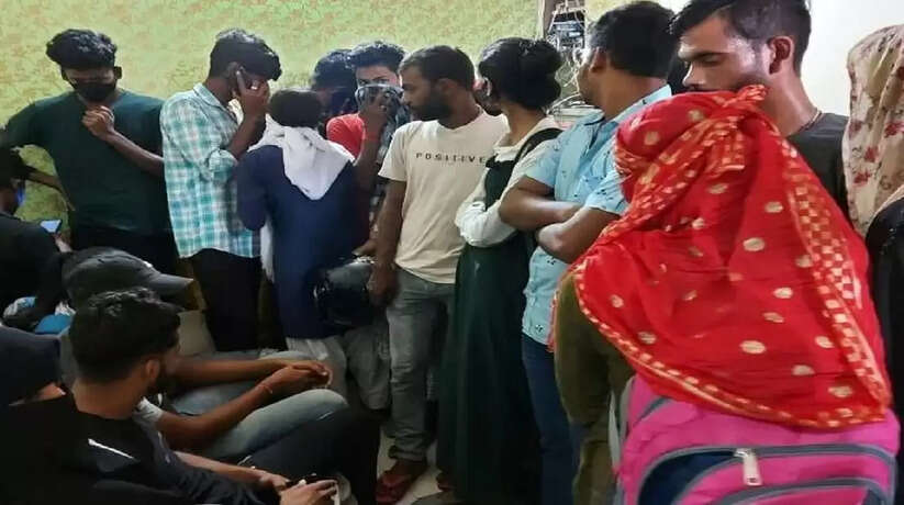 Hotel में बड़े Sex Racket का भंडाफोड़, 1000 रुपये के कमरे में चल रहा था अय्याशी का खेल, 12 लड़कियां और 11 लड़कों को आपत्तिजनक हालत में पकड़ा