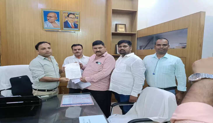 उत्तर प्रदेश के कोटेदारों ने खाद्यान्न एवं चीनी का लाभांश बढ़ाने की मांग को लेकर&nbsp;दिया ज्ञापन