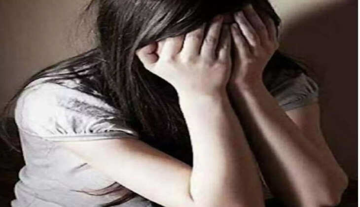 Prayagraj News: प्रयागराज मंदिर के बाहर महिला से हुआ था दुष्कम, पुलिस ने तीन आरोपियों को भेजा जेल