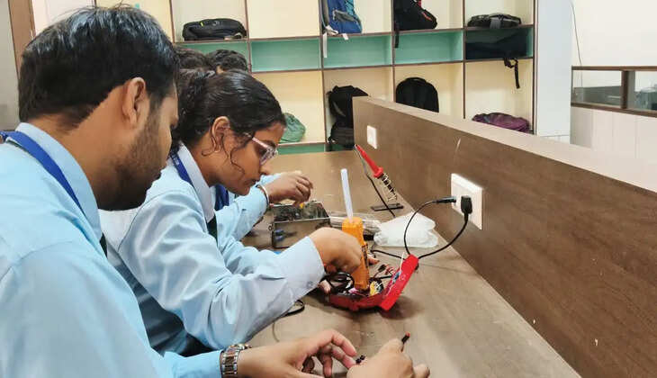 आईटीएम फार्मेसी छात्रों ने बनाया हृदय रोगियों की दूरस्थ निगरानी का कार्यशील मॉडल