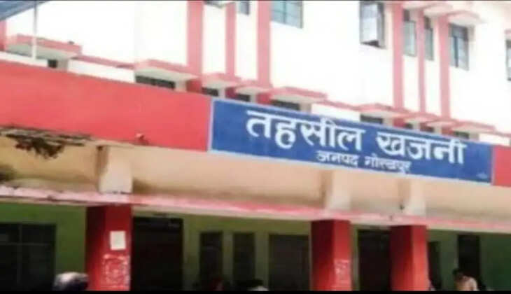 निजी भूमि की दीवार गिराने को लेकर ग्रामीणों में आक्रोश, लेखपाल-कानूनगो की कार्यप्रणाली पर उठे सवाल