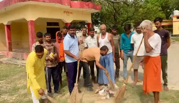 प्रधानमंत्री नरेंद्र मोदी के 12 वर्ष पूर्ण होने पर वाराणसी के चौबेपुर क्षेत्र में भाजपा कार्यकर्ताओं ने स्वच्छता अभियान, दीपोत्सव और जनसंपर्क कार्यक्रम आयोजित कर सरकार की उपलब्धियों को जन-जन तक पहुंचाया।