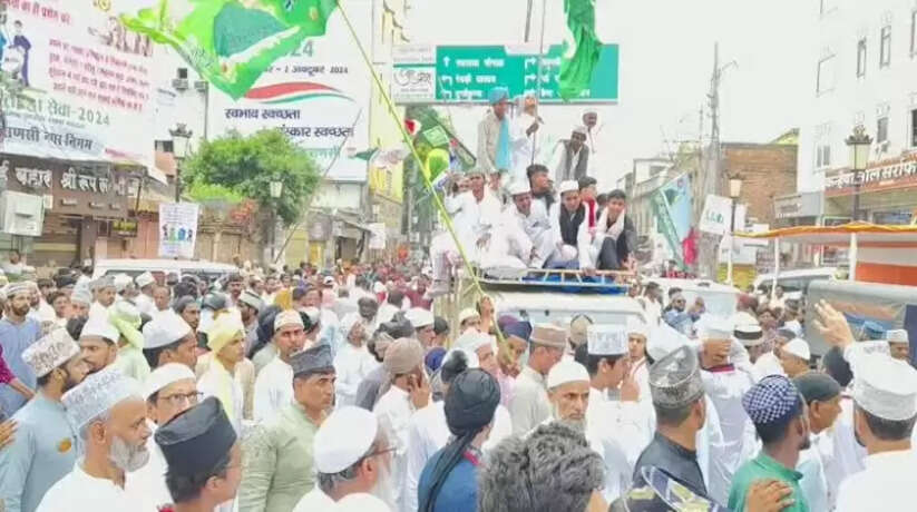 वाराणसी की बड़ी खबर! वारावफात जुलूस के दौरान करेंट लगने से छह लोग झुलसे