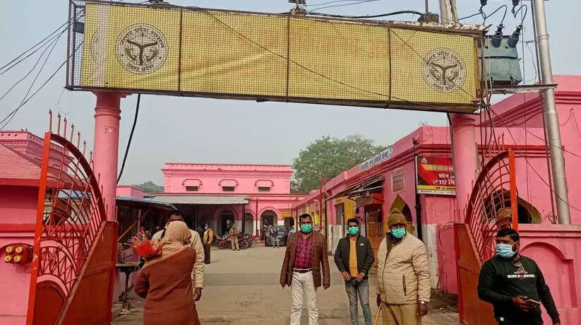 श्री राम हॉस्पिटल अयोध्या में बिना मास्क प्रवेश हुआ वर्जित