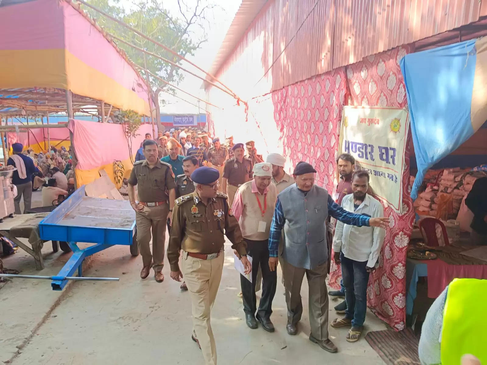 Varanasi News: वाराणसी में पुलिस कमिश्नर रविदास जयंती के तैयारियों का निरीक्षण करने पहुंचे