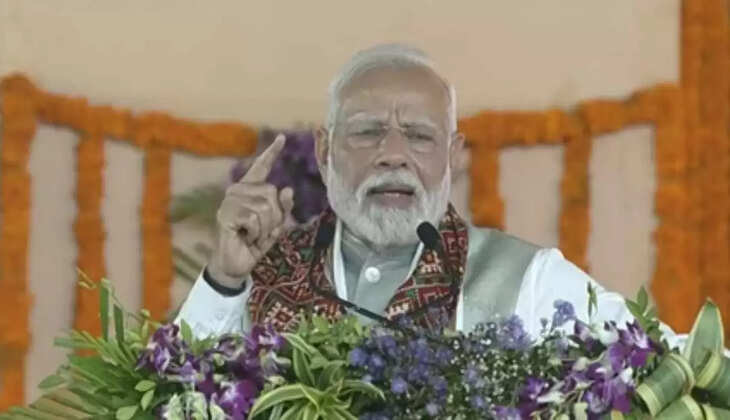 प्रधानमंत्री नरेन्द्र मोदी ने अहमदाबाद, गुजरात में 8,000 करोड़ रुपये से अधिक की लागत वाली कई विकास परियोजनाओं का उद्घाटन और शिलान्यास किया