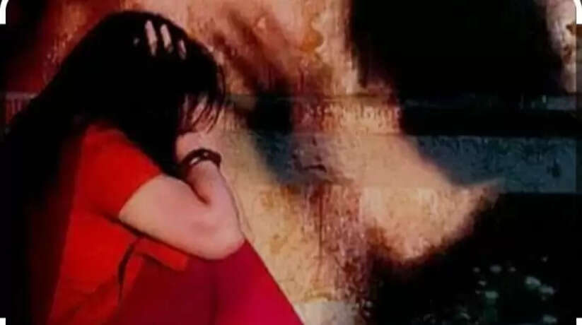 Ayodhya News: अयोध्या में मंदिर से लौट रही महिला से किया दुष्कर्म, रिश्तेदार ने घर छोड़ने के बहाने बाइक पर बैठाया, जंगल ले जाकर किया दुष्कर्म