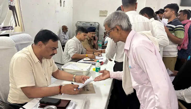 सम्पूर्ण समाधान दिवस: मीरजापुर की सभी तहसीलों में सुनी गईं जनसमस्याएं, अधिकारियों ने दिए त्वरित निस्तारण के निर्देश