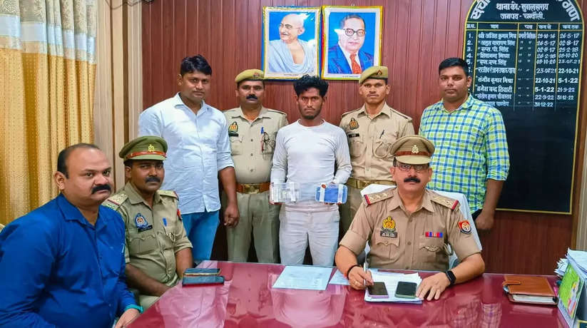 Chandauli News: चन्दौली में चोरी की मोबाइल व नगद रुपये साथ अभियुक्त गिरफ्तार