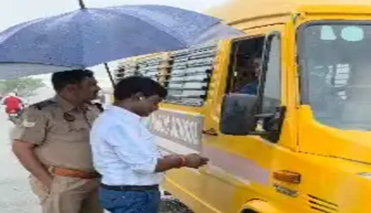 &nbsp;चंदौली में स्कूल वाहनों पर सख्ती, 35 का चालान और 20 वाहन सीज