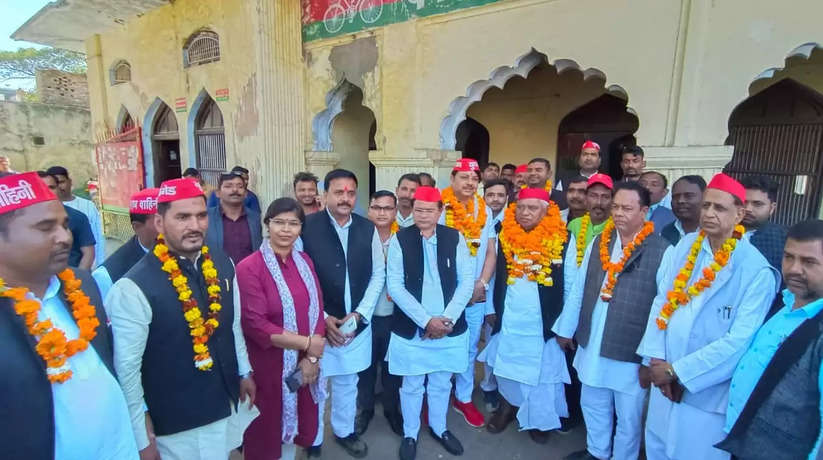 Ayodhya News: सपा ने नवनियुक्त पदाधिकारी का जहां स्वागत किया वही अयोध्या लोकसभा सीट जीतने का कार्यकर्ताओं को दिया मंत्र