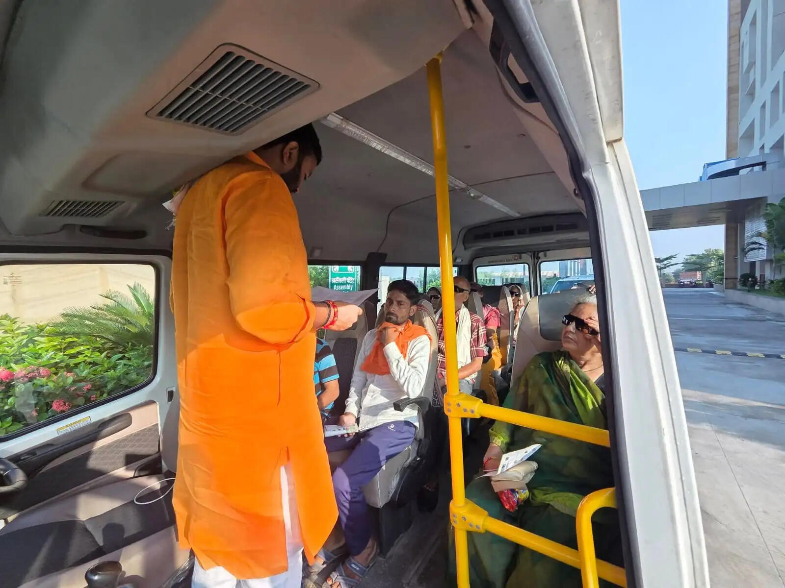 अम्बरीश सिंह भोला&nbsp;ने अस्पताल पहुंचकर मरीजों का जाना हाल, निःशुल्क मोतियाबिंद शिविर में हुए सफल ऑपरेशन