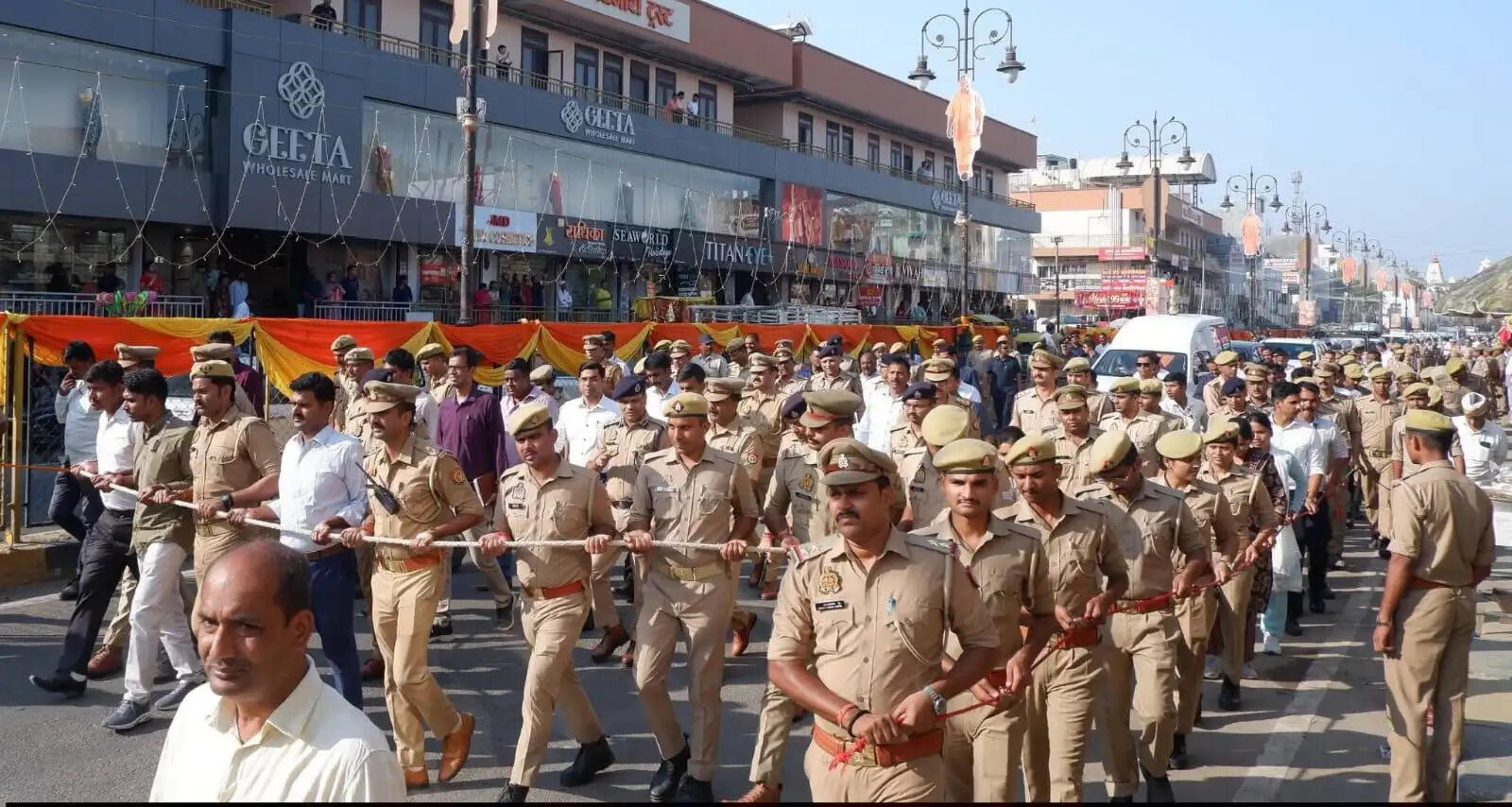 गोरखनाथ मंदिर से मानसरोवर मंदिर तक निकलेगी भव्य शोभायात्रा, छतों पर तैनात रहेंगे सुरक्षाकर्मी