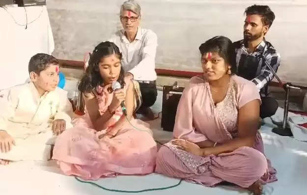 Varanasi News: अखिल भारतीय मनीषी परिषद के तत्वावधान में दिव्यांग बच्चों ने होली मिलन समारोह के रंगारंग कार्यक्रम का आयोजन किया गया 