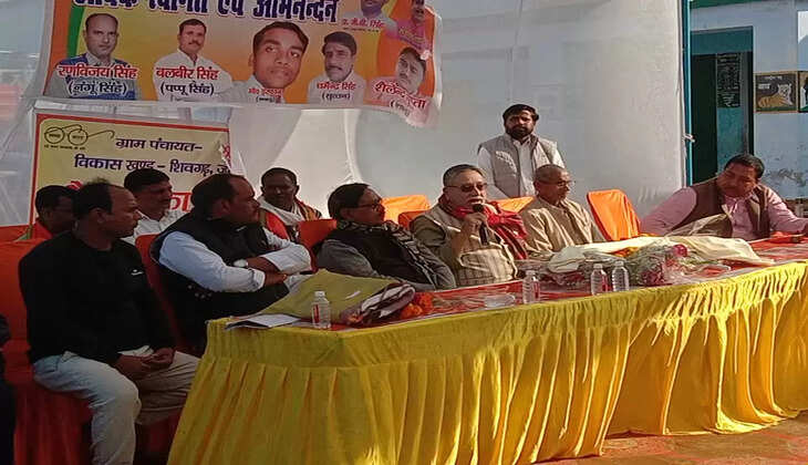 Rae Bareli News:&nbsp;ग्राम चौपाल में हुआ कंबल वितरण व खिचड़ी भोज