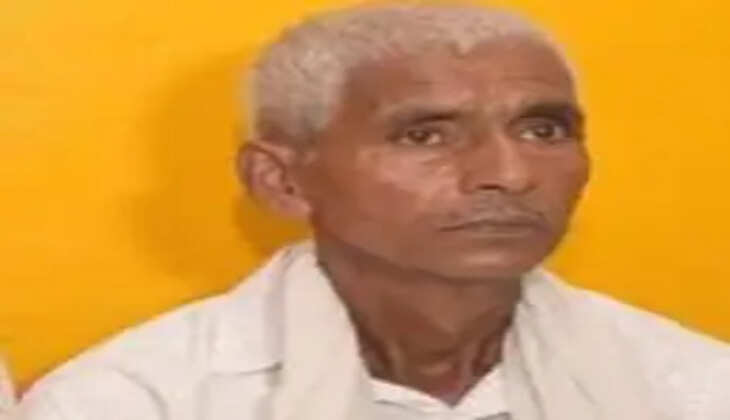 भारतीय किसान यूनियन के प्रदेश महासचिव के भाई की मृत्यु से क्षेत्र में शोक की लहर  गोरखपुर। भारतीय किसान यूनियन राष्ट्रीयता बादी के प्रदेश महासचिव संत राज यादव के बड़े भाई बाबूलाल यादव  उम्र लगभग 67 वर्ष का आज मेडिकल कॉलेज में सुबह 3:00 बजे के लगभग  हो गया है। उनके देहावसान से क्षेत्र में शोक की लहर दौड़ पड़ी है ।यह ग्राम कुरमौल तहसील सहजनवा जिला गोरखपुर के निवासी थे। यह अपने पीछे एक लड़का और एक लड़की एवं पत्नी को छोड़कर चले गए। यह बड़े ही सरल स्वभाव और मृदुभाषी थे इनके मृत्यु से क्षेत्र एवं परिवार के लोग में शोक की लहर दौड़ पड़ी है। उनकी तबीयत 4 दिन पहले खराब हुई परिवार के लोगों ने लेकर लोहिया अस्पताल लखनऊ में एडमिट किया जहां हार्ट का ऑपरेशन हुआ वहां से ठीक-ठाकचले रास्ते में आने पर सांस फूलना शुरू हो गया। घर पहुंचने के बाद घर के लोगों ने मेडिकल कॉलेज में भर्ती कराया ,दवा शुरू हुआ लेकिन भोर में 3:00 बजे के लगभग उनकी मृत्यु हो गई ।यह जानकारी उनके छोटे भाई संत राज यादव ने दी है।