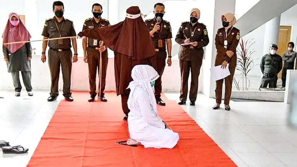 शादीशुदा महिला ने प्रेमी से बनाए थे संबंध, दर्द के मारे महिला जमीन पर बेहोश होकर गिर पड़ी, जाने क्या है पूरा मामला?