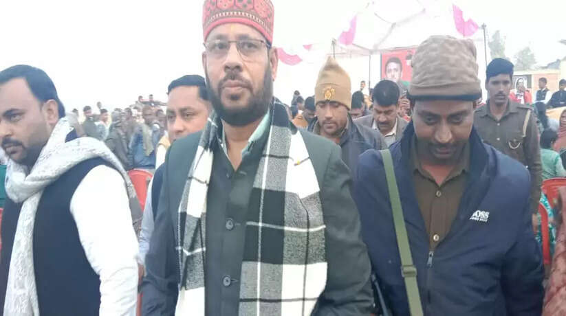 समाजवादी पार्टी द्वारा ग्राम दोहरी के रोहित पासी एवं उनके परिवार को किया गया सम्मानित