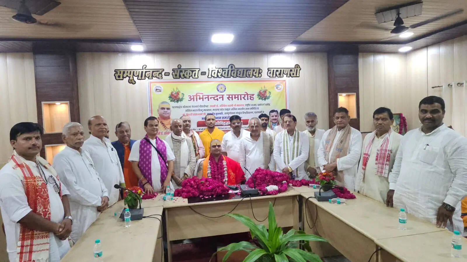 उन्होंने ‘गुरुकुल से गांव तक, शास्त्र से समाधान तक’ की संकल्पना को परिषद् के मूल ध्येय के रूप में बताया। जम्मू-कश्मीर जैसे सीमांत क्षेत्रों में मंदिरों में अर्चक प्रशिक्षण और नित्य पूजा की पुनर्स्थापना सहित धर्म एवं संस्कृति संरक्षण से जुड़े कार्यों को आगे बढ़ाने की बात कही।