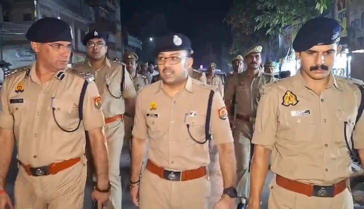 बकरीद से पहले वाराणसी में हाई अलर्ट, संवेदनशील इलाकों में पुलिस का फ्लैग मार्च