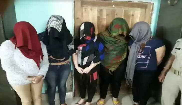 हाई प्रोफाइल सेक्स रैकेट का भंडाफोड़,&nbsp;छापेमारी के दौरान नौ लड़कियों को बचाया गया,&nbsp;जिनमें से सात पूर्वोत्तर की...