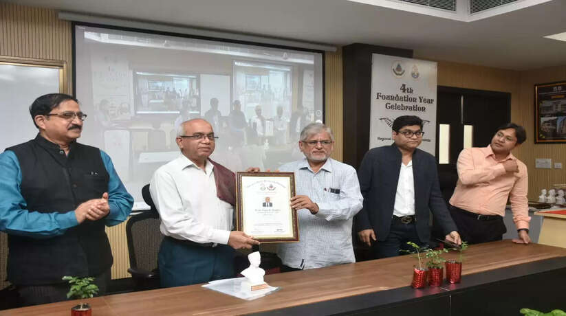 BHU के क्षेत्रीय नेत्र संस्थान के चौथे स्थापना दिवस के अवसर पर एक व्याख्यान का किया गया आयोजन