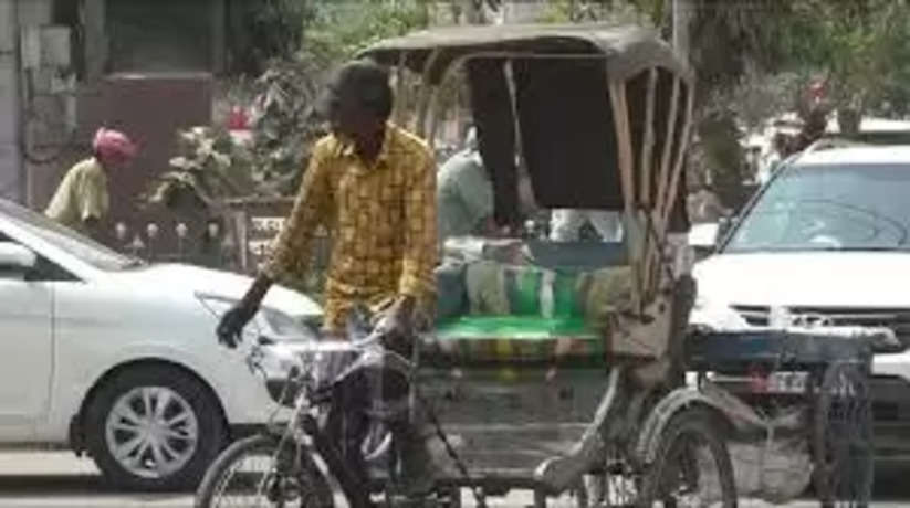 Varanasi News: अज्ञात वाहन के धक्के से रिक्शा चालक की मौत 