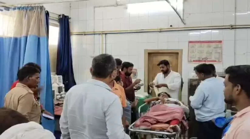 Chandauli News: चन्दौली में भाई को राखी बाधने जा रही स्कूटी सवार बहन का एक्सीडेंट, बहन की हालत गंभीर