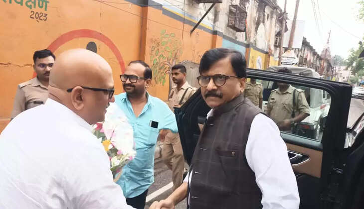 काशी पहुंचे लोकसभा सांसद संजय राउत, कहा - काशी&nbsp;आना पुण्य कर्मों का प्रतिफल, कुछ लोगों ने इसे बना दिया है व्यापार
