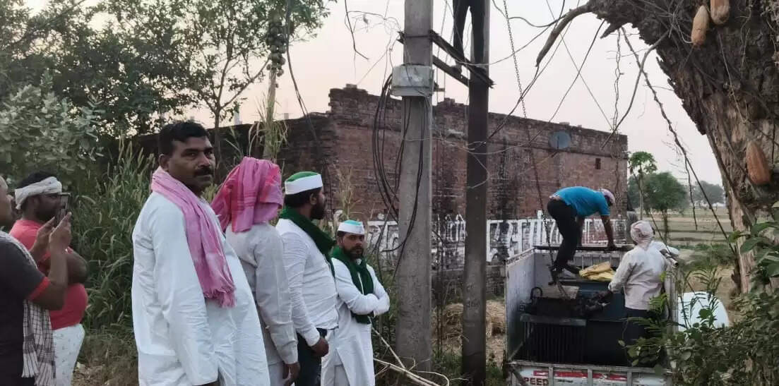 चंदौली: 3 दिन के धरने के बाद किसानों की जीत, सरया गांव में बढ़ाई गई ट्रांसफार्मर की क्षमता