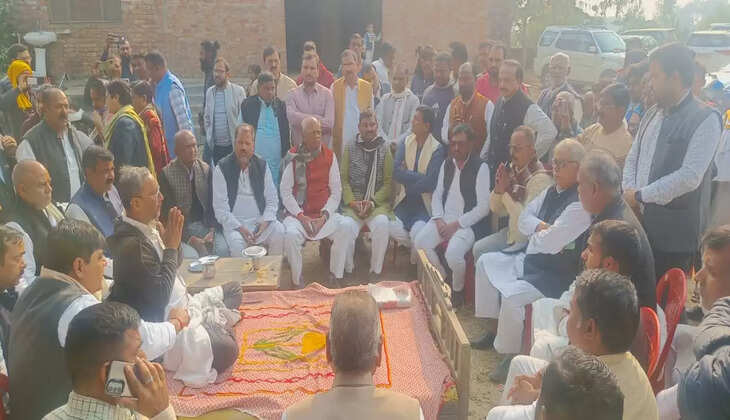 कांग्रेस पार्टी ने प्रभात पांडे के परिजनों को दी आर्थिक मदद