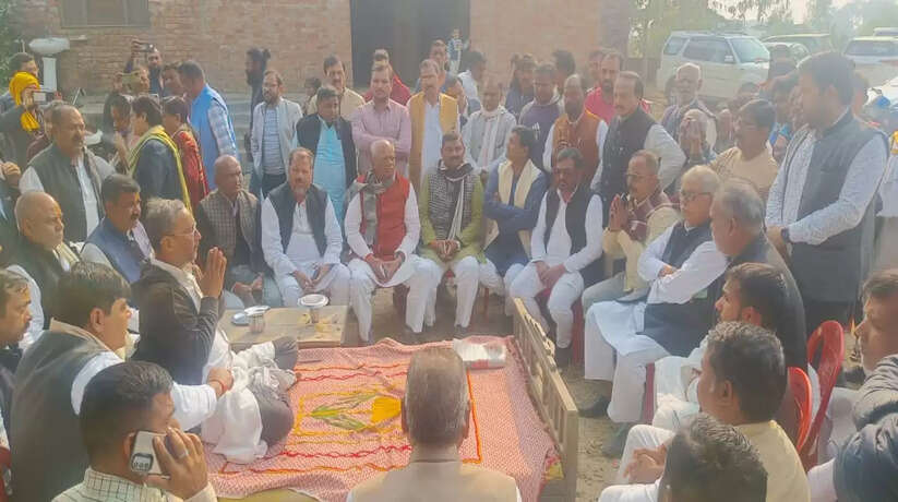 कांग्रेस पार्टी ने प्रभात पांडे के परिजनों को दी आर्थिक मदद