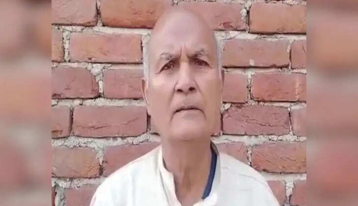 [12:43 PM, 1/9/2022] Deekaha Shukla: मामले की जांच में जुटी पुलिस पुरैनी पुलिस स्टेशन के एसएचओ ने कहा कि प्राथमिक स्वास्थ्य केंद्र की तरफ से शिकायत की गई है. मामले में कार्रवाई करते हुए हमने आरोपी के खिलाफ एफआईआर दर्ज कर ली है. मामले की जांच की जा रही है. [12:43 PM, 1/9/2022] Deekaha Shukla: उन्होंने आगे कहा कि आरोपी ब्रह्मदेव मंडल ने 13 फरवरी, 2021 से 4 जनवरी, 2022 के बीच कई बार कोरोना वायरस वैक्सीन की 11 डोज लीं. इस दौरान उसने अलग-अलग आईडेंटिटी कार्ड्स का इस्तेमाल किया. आरोपी ने स्वास्थ्यकर्मियों को गुमराह किया है. [12:43 PM, 1/9/2022] Deekaha Shukla: इससे पहले मधेपुरा के सिविल सर्जन डॉक्टर अमरेंद्र प्रताप शाही ने कहा कि ब्रह्मदेव मंडल का दावा सही या गलत ये जांच का विषय है. हम हॉस्पिटल के रिकॉर्ड को चेक कर रहे हैं. अगर ये दावा सही पाया जाता है तो इसमें शामिल लोगों के खिलाफ एक्शन लेंगे.