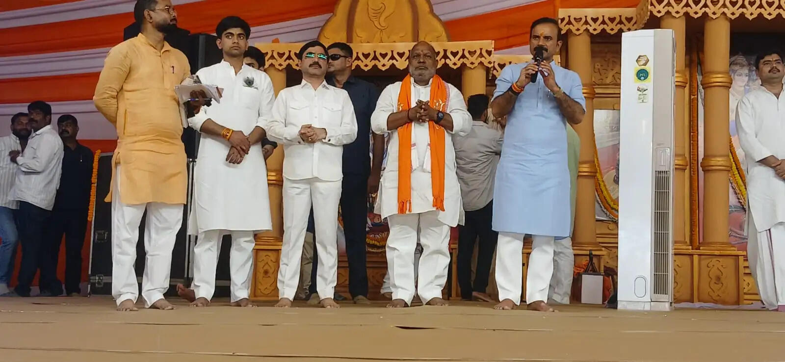 चंदौली में राजन जी महाराज की श्रीराम कथा का समापन, ब्रजेश पाठक, ब्रजभूषण समेत कई दिग्गज नेता पहुंचे&nbsp;