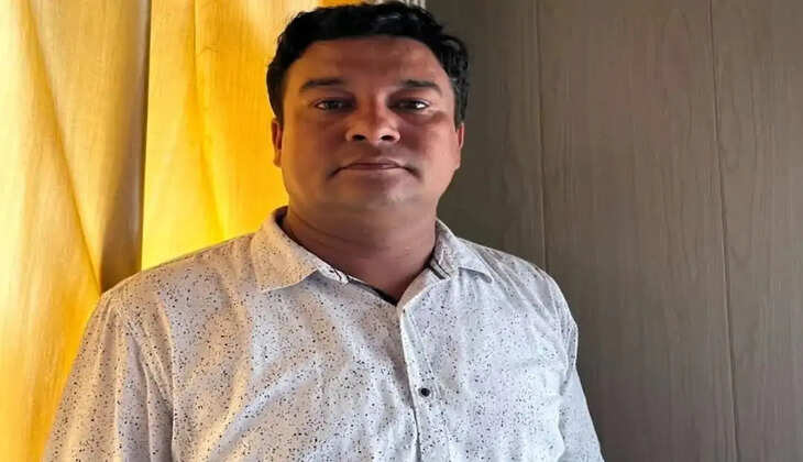 वाराणसी में बिजली विभाग के JE सुखदेव स्वरूप रस्तोगी को 22 हजार रुपये की रिश्वत लेते एंटी करप्शन टीम ने गिरफ्तार किया। अस्थायी बिजली कनेक्शन के नाम पर मांगी थी घूस।
