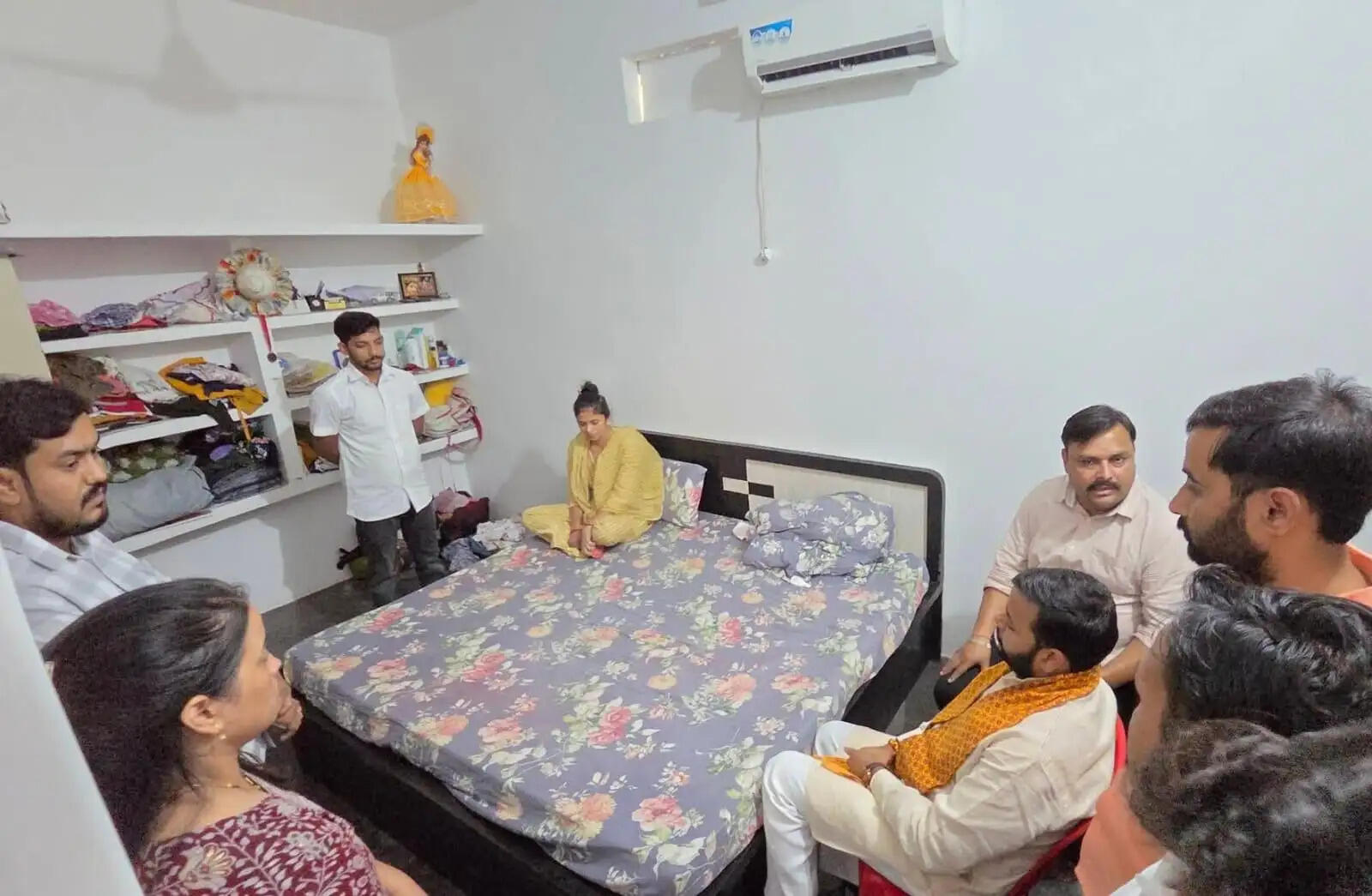 अम्बरीष सिंह भोला ने कहा कि “हमें अपने कानून और न्याय व्यवस्था पर पूरा विश्वास है। जो भी इस जघन्य घटना में शामिल हैं, उन्हें कड़ी से कड़ी सजा मिलेगी।” उन्होंने प्रशासन से भी मामले में त्वरित और निष्पक्ष कार्रवाई सुनिश्चित करने की मांग की।