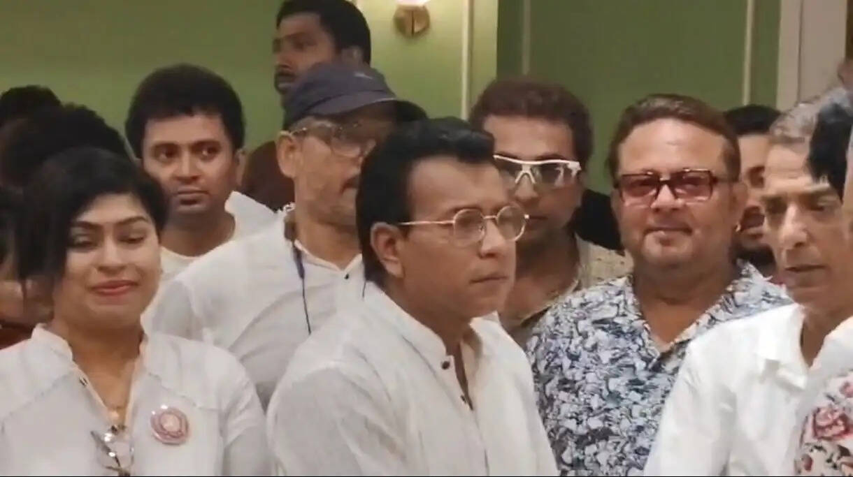 बुधवार, 17 जून को आयोजित पहली बैठक में मुख्य रूप से बंगाली संगीत जगत से जुड़े गायक, संगीतकार और वोकल कलाकार शामिल हुए। इस अवसर पर भाजपा विधायक और अभिनेता रुद्रनील घोष को भी विशेष रूप से आमंत्रित किया गया था।