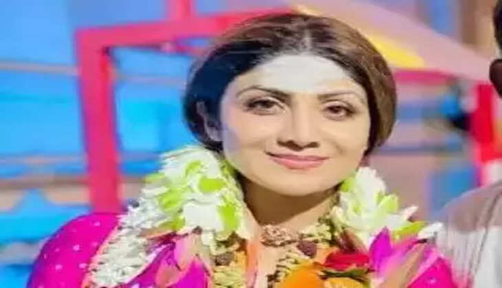 वहीं नव्य-भव्य कारिडोर को देखकर अपनी ख़ुशी भी बयान करती भी नज़र आईं।&nbsp;इस दौरान उनके साथ कई लोग मौजूद रहे।