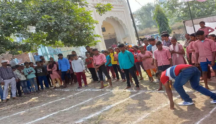 शिवगढ़ के क्रीड़ा स्थल पर बेसिक शिक्षा अन्तर्गत बच्चों के ब्लाक स्तरीय क्रीड़ा प्रतियोगिता का हुआ शुभारम्भ