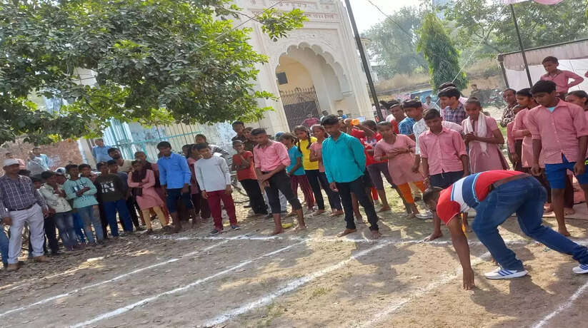 शिवगढ़ के क्रीड़ा स्थल पर बेसिक शिक्षा अन्तर्गत बच्चों के ब्लाक स्तरीय क्रीड़ा प्रतियोगिता का हुआ शुभारम्भ